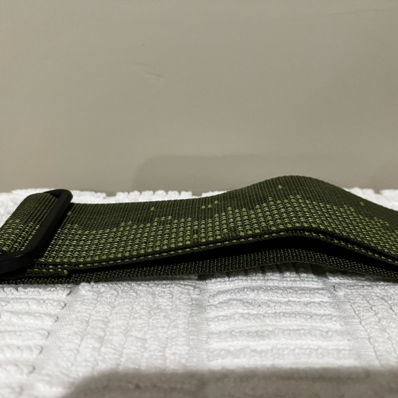 New First Act Guitar Strap Army Green 🤩 with Lime Stitching - Picture 7 of 11